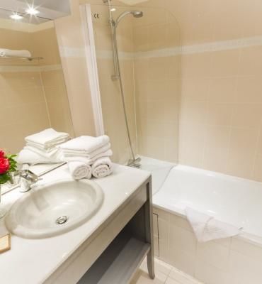 Salle de Bain - Bathroom -  Hotel Champerret Heliopolis